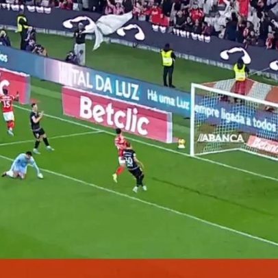 Lopes Cabral marca o primeiro golo pelo Benfica frente ao Estrela