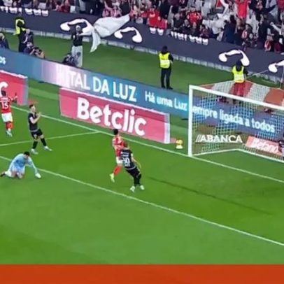 Lopes Cabral marcou o primeiro golo pelo Benfica e pediu desculpa