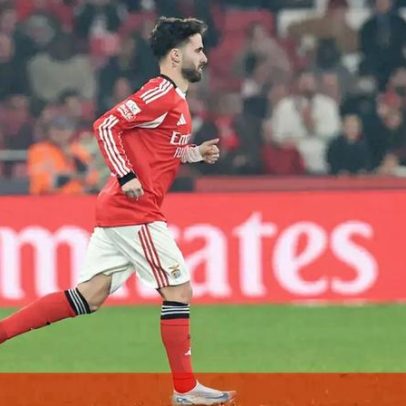 Momento em que Rafa é lançado no Benfica-E Amadora