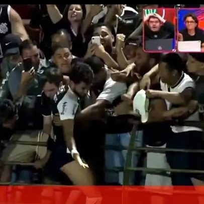 Yuri Alberto celebra golo com adeptos do Corinthians e fica sem calções