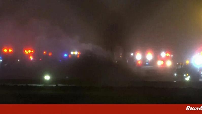 Imagens mostram grande nuvem de fumo