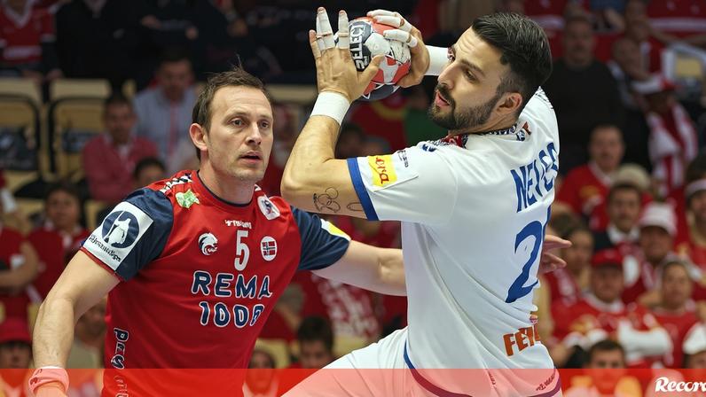 Miguel Neves em ação frente à Noruega