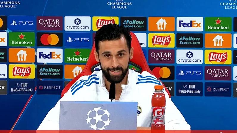 Álvaro Arbeloa, treinador do Real Madrid, deixa elogios a José Mourinho e explica a relação que têm um com o outro. Uma declaração na antevisão do Benfica-Real Madrid para a Liga dos Campeões.
