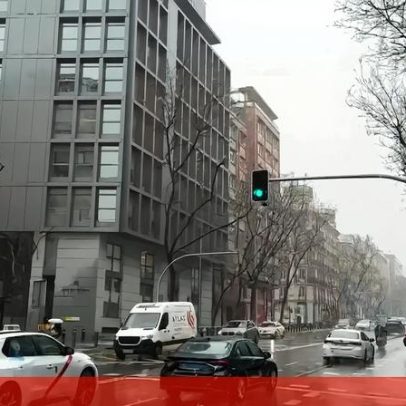 Neve cobre o centro de Madrid, deixando ruas nevadas