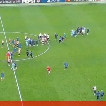 Sporting vence Athletic Bilbao e jogadores festejam no relvado de San Mamés