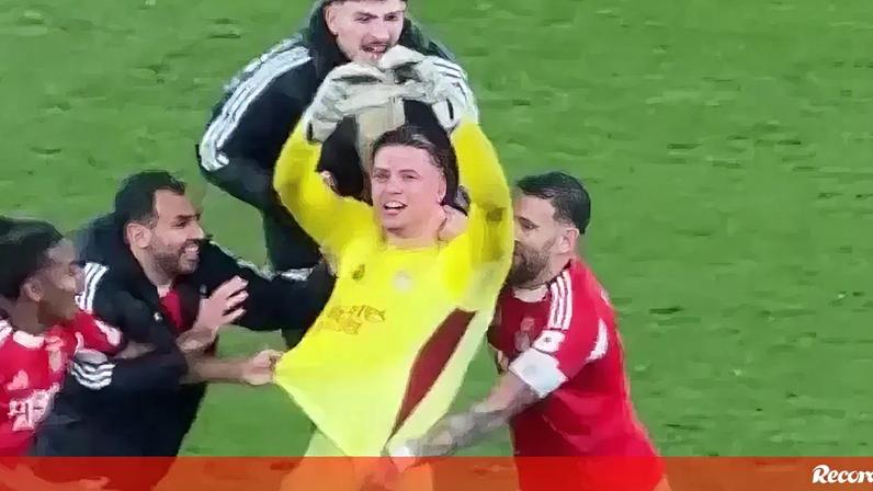 «Sabiam que o nosso guarda-redes também já marcou ao Real Madrid?»: Man. United 'mete-se' com o Benfica