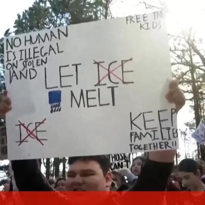 Estudantes saem da escola para protestar contra o ICE nos EUA