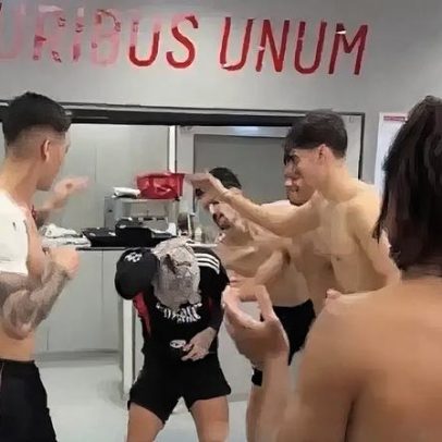 Prestianni celebra o 20.º aniversário no Benfica e recebe várias 'calduços'