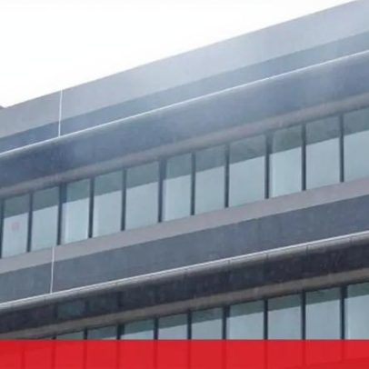 Homem sobe ao 2.º andar de prédio e ameaça ex com arma de fogo