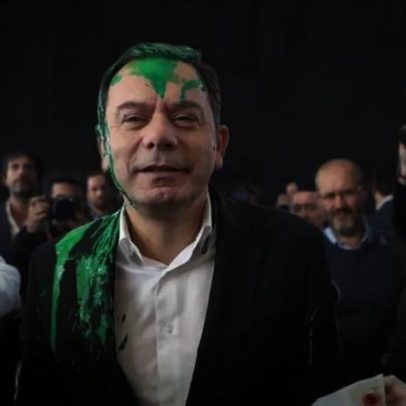 Relação confirma condenação de ativista que atirou tinta verde a Luís Montenegro