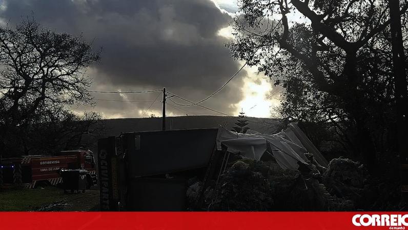 Idoso agride dois bombeiros com muleta em acidente