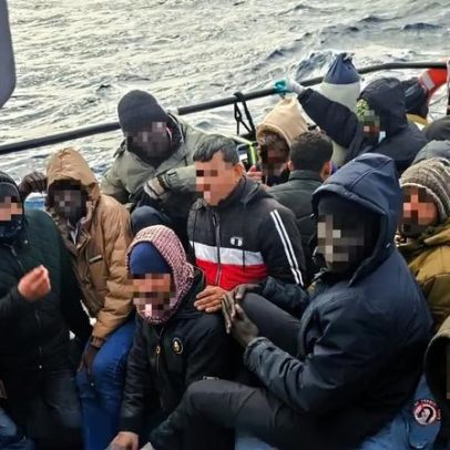 Polícia Marítima resgata 32 migrantes que tentavam chegar à Grécia