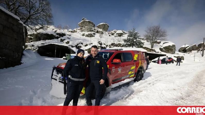 Bombeiros ajudam a entregar refeições nas aldeias de Vila Pouca de Aguiar