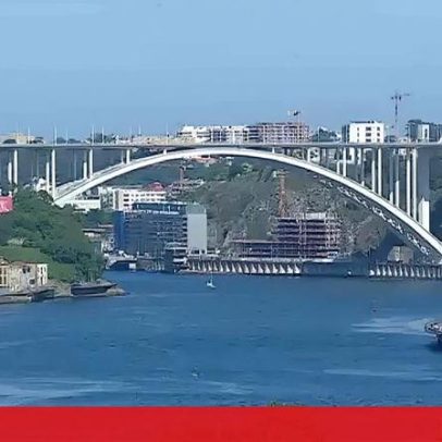 Barco afunda no Douro, no Porto