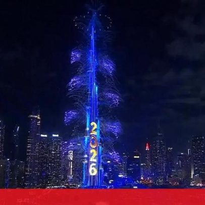 Burj Khalifa ilumina o céu de Dubai na entrada de 2026