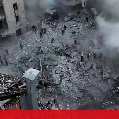 Imagens aéreas mostram impacto de ataque com mísseis em Kharkiv
