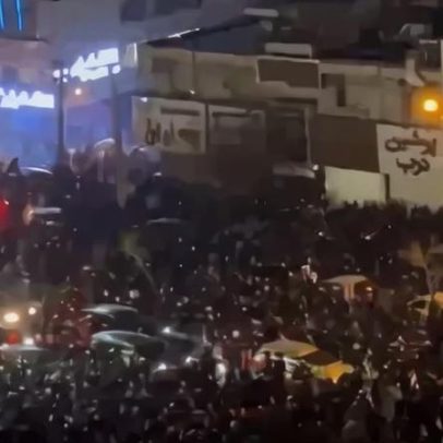 Milhares protestam nas ruas de Teerão