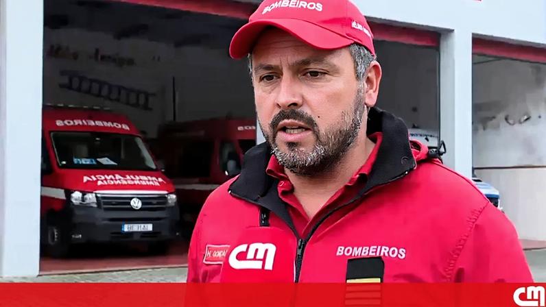 Idoso agride dois bombeiros com muleta em acidente