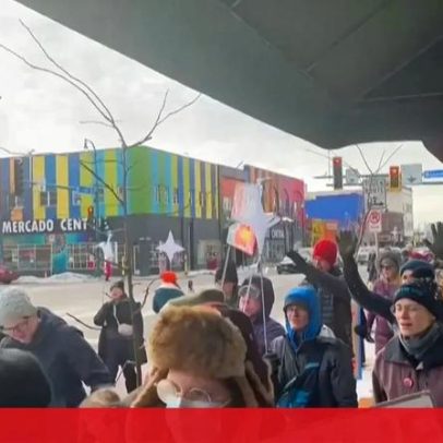 Vigília em Minneapolis recorda mulher morta a tiro por agente do ICE