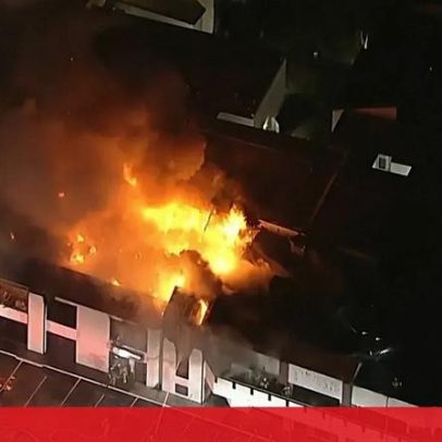 Incêndio descontrolado consome edifício em Los Angeles