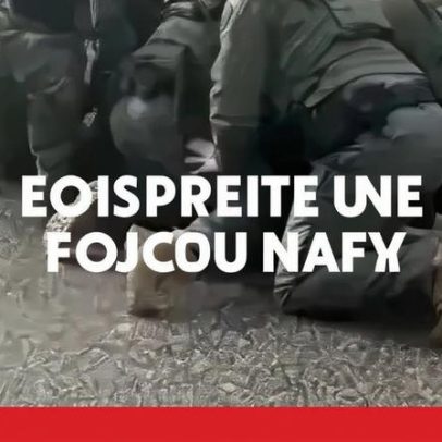 Agente federal filmado a aplicar várias joelhadas no rosto de homem em Minneapolis