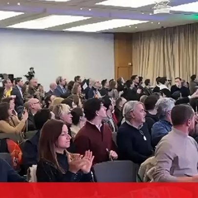 Sala em rubro ao perceber que Seguro pode vencer André Ventura