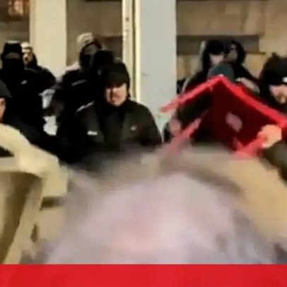 Adeptos do FC Porto e V. Guimarães em confronto com cadeiras arremessadas