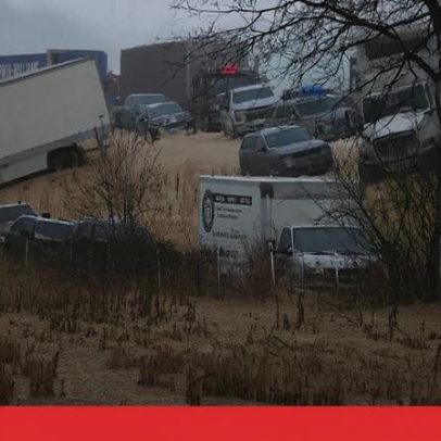 Mais de 100 veículos envolvidos em colisão com neve no Michigan