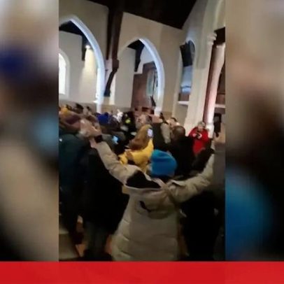 Ativistas invadem missa nos EUA; pastor é agente do ICE