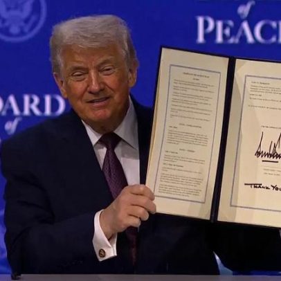 Trump assina Carta do Conselho da Paz para Gaza em Davos