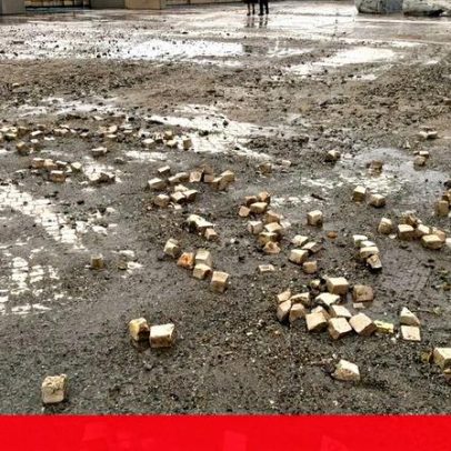 Mar invade marginal do Furadouro após falha na proteção costeira