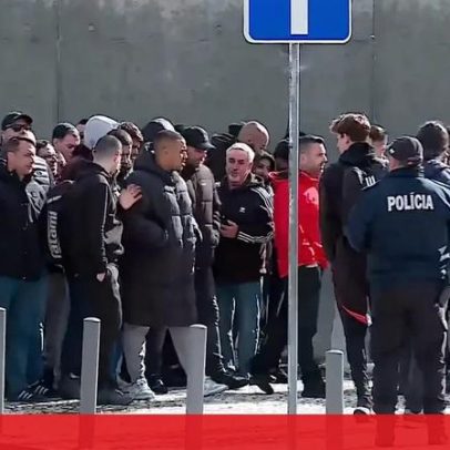 Cerca de 200 adeptos do Benfica entram no centro de estágios de Seixal