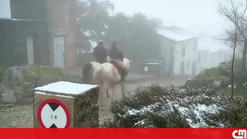 Neve pinta de branco vila alentejana de Marvão