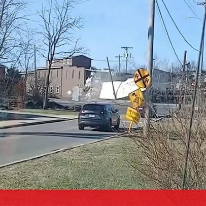 Comboio colide com camião preso em linha férrea nos EUA