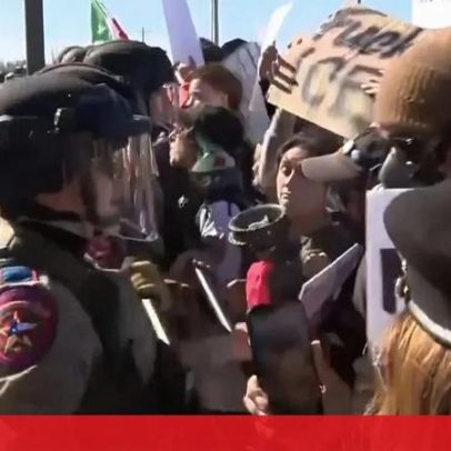 Polícia usa gás-pimenta para dispersar manifestantes junto a centro de detenção nos EUA
