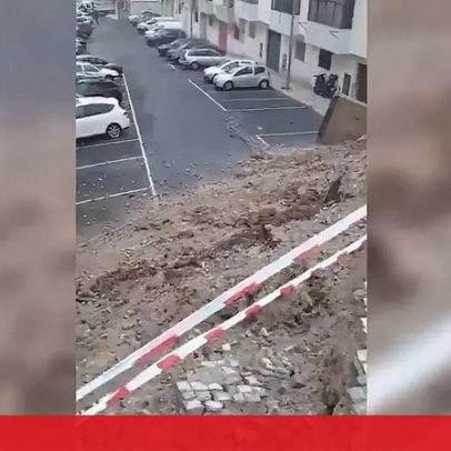 Desabamento parcial de rua danifica prédio em Sintra