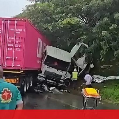 Pelo menos 11 mortos num acidente entre autocarro e camião na África do Sul
