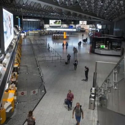 Aeroporto de Frankfurt cancela quase 100 voos devido à neve e ao gelo