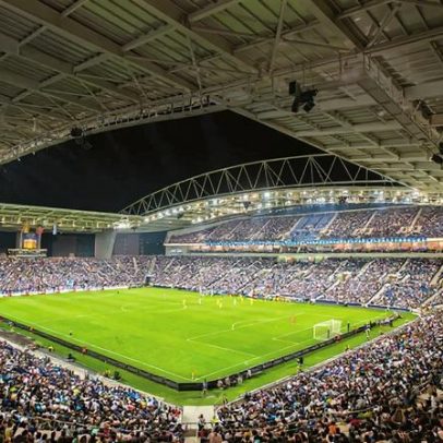 FC Porto retida em Praga devido a avaria elétrica no avião