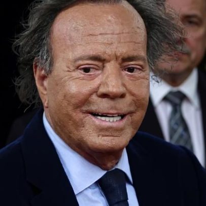 Julio Iglesias enfrenta acusações de agressão sexual por ex-funcionárias