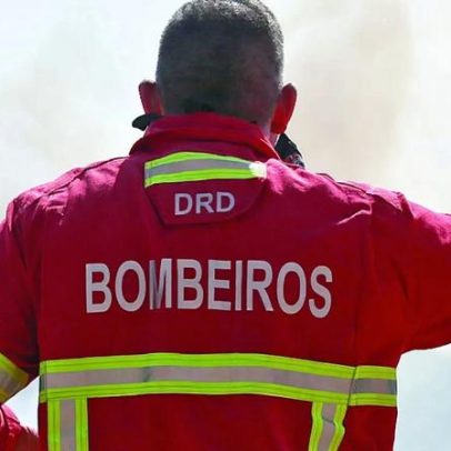 Bombeiros combatem incêndio em prédio de oito andares em Alenquer