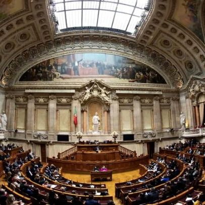 Parlamento faz minuto de silêncio por vítimas e afetados pela depressão Kristin