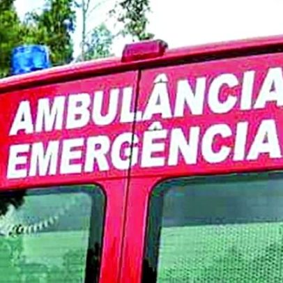 Bombeiros combatem incêndio numa fábrica de tijolos em Águeda