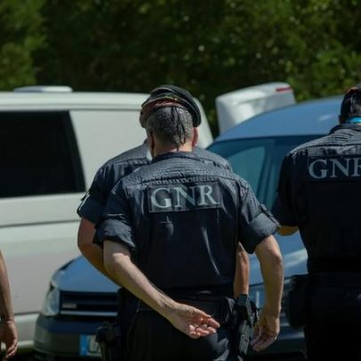 Homem fica em prisão preventiva por roubo violento a idoso em Paredes