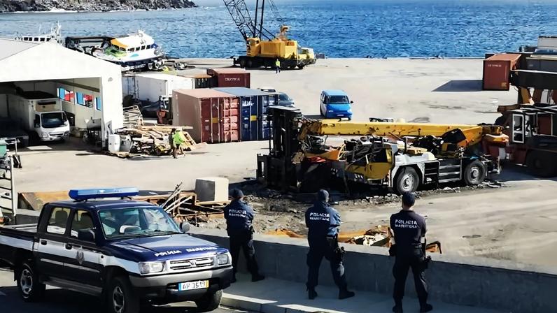 Porto das Lajes das Flores