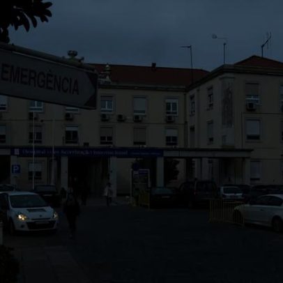 Menina de 7 anos sofre queimadura por água quente em casa