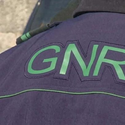 Jovem de 24 anos morre em colisão entre carro, camião e autocarro no Montijo
