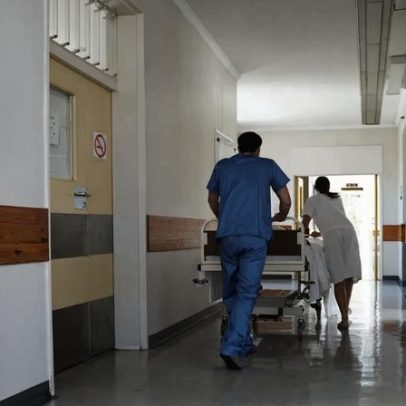 Bastonário dos médicos vê devolução de diplomas como forma de reforçar SNS
