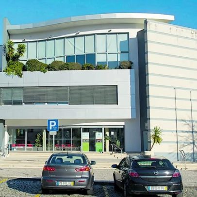 Falta de comunicações leva Câmara da Batalha a distribuir avisos em papel
