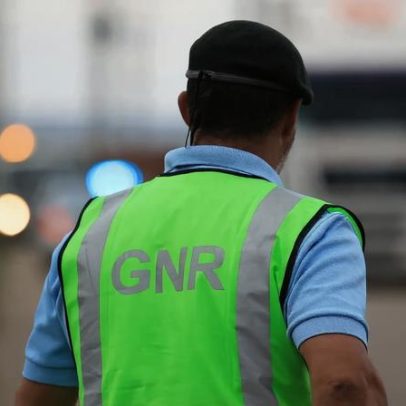 Colisão entre ambulância e camião deixa dois feridos